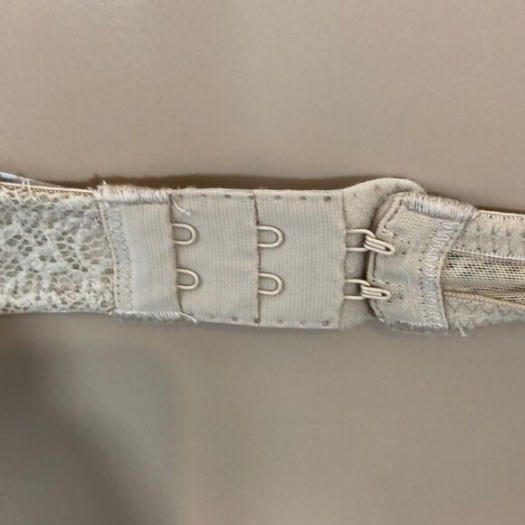 B.Tempt'd Nude Lightly Padded Underwire Bra 34B - Picture 11 of 16